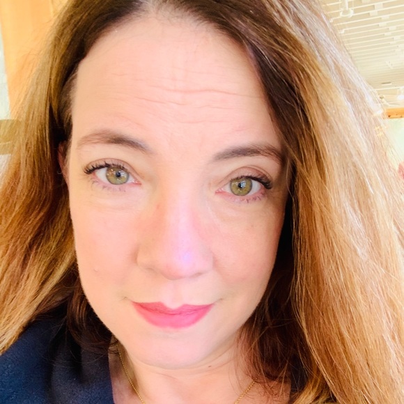 Meet your Posher, Lisa - Picture 1 of 3